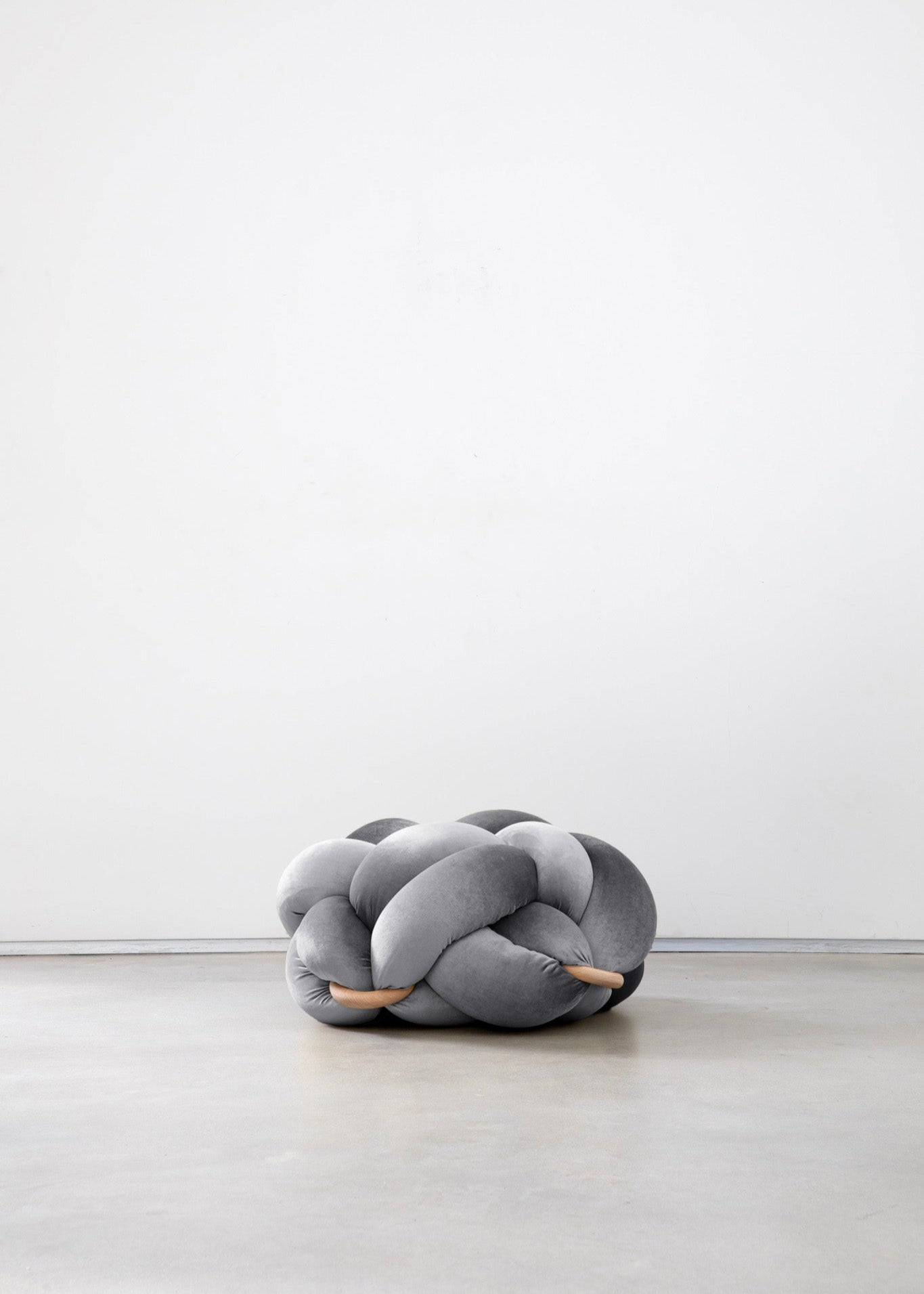 (M) Sterling Silver Knot Floor Cushion